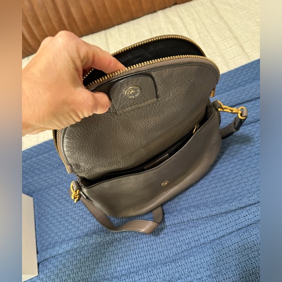 Marc Jacob’s grey crossbody hobo bag. - Picture 4 of 8